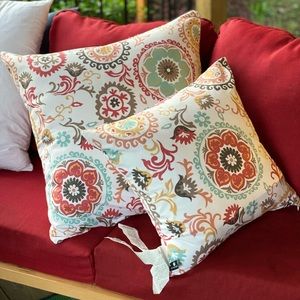 NWT Set of 2 large floral pillow covers